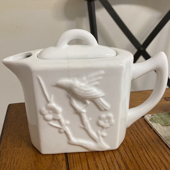 Rosanna White Teapot with matching creamer and sugar bowl - Picture 2 of 5